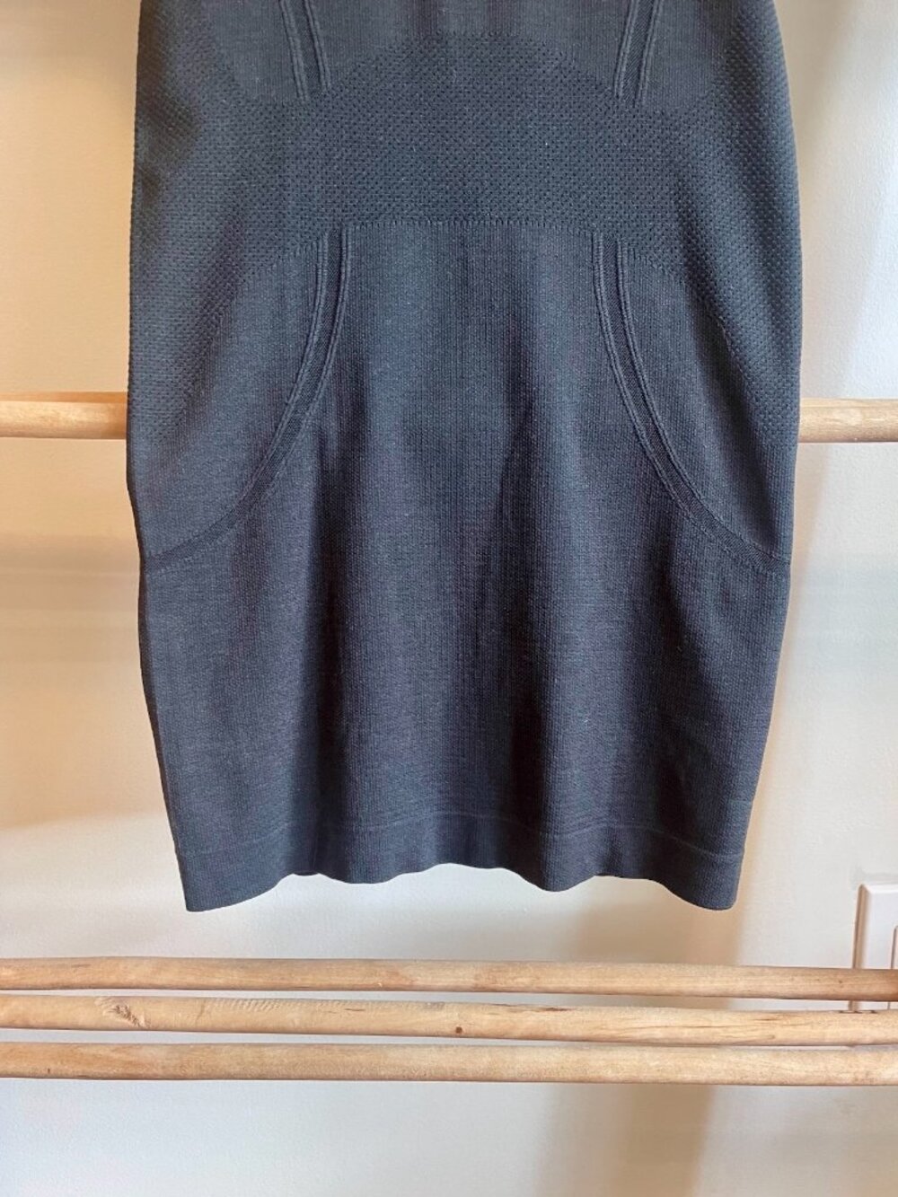 Lululemon Black Seamless Longline Short Sleeve Athletic Top XS - Picture 12 of 12